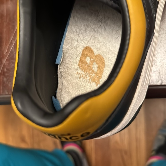 New Balance men’s black and gold/tan sneakers size 12 - Picture 7 of 8